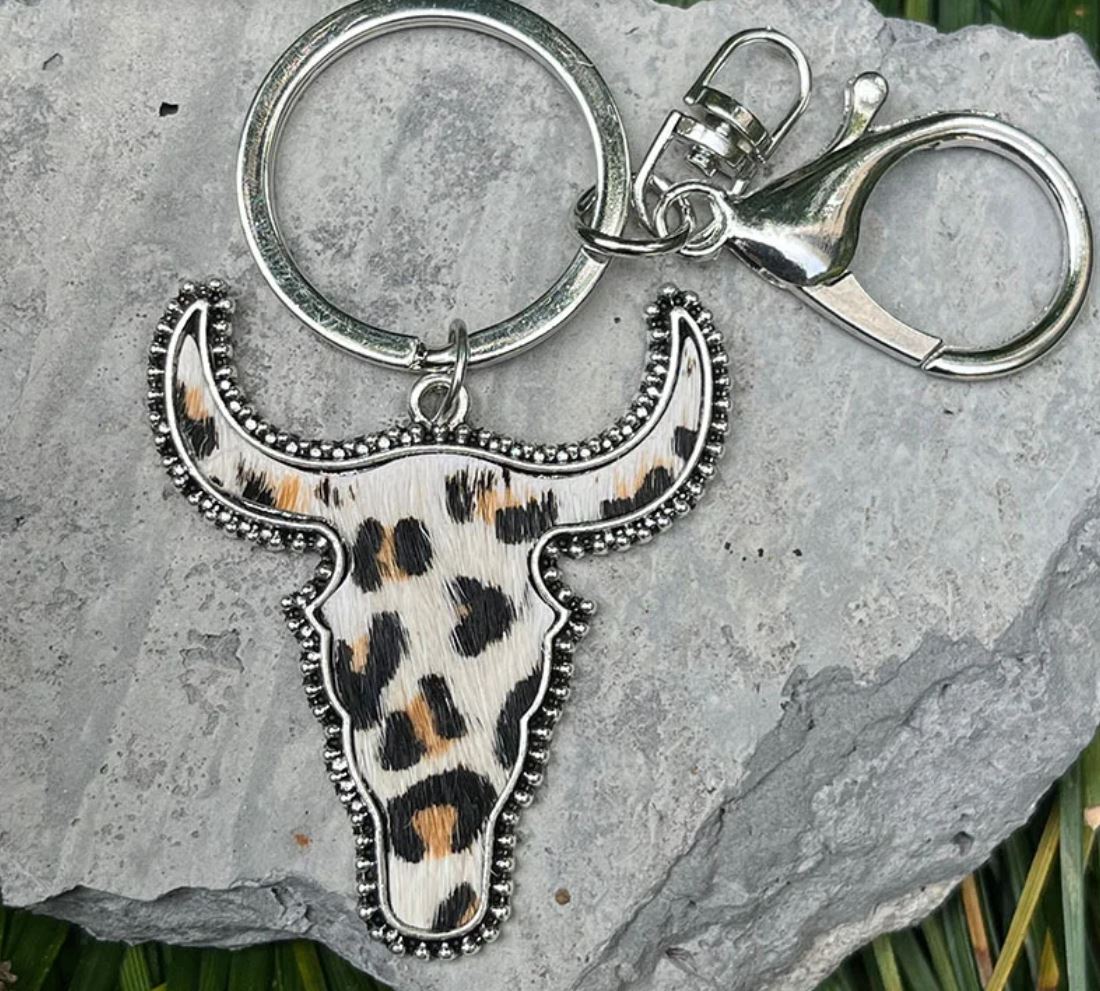 2 Pieces Leopard Print Cow Head Keychain Vintage Genuine Leather Cow Pattern Western Style Bag Pendant