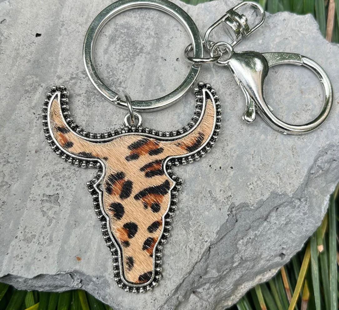 2 Pieces Leopard Print Cow Head Keychain Vintage Genuine Leather Cow Pattern Western Style Bag Pendant