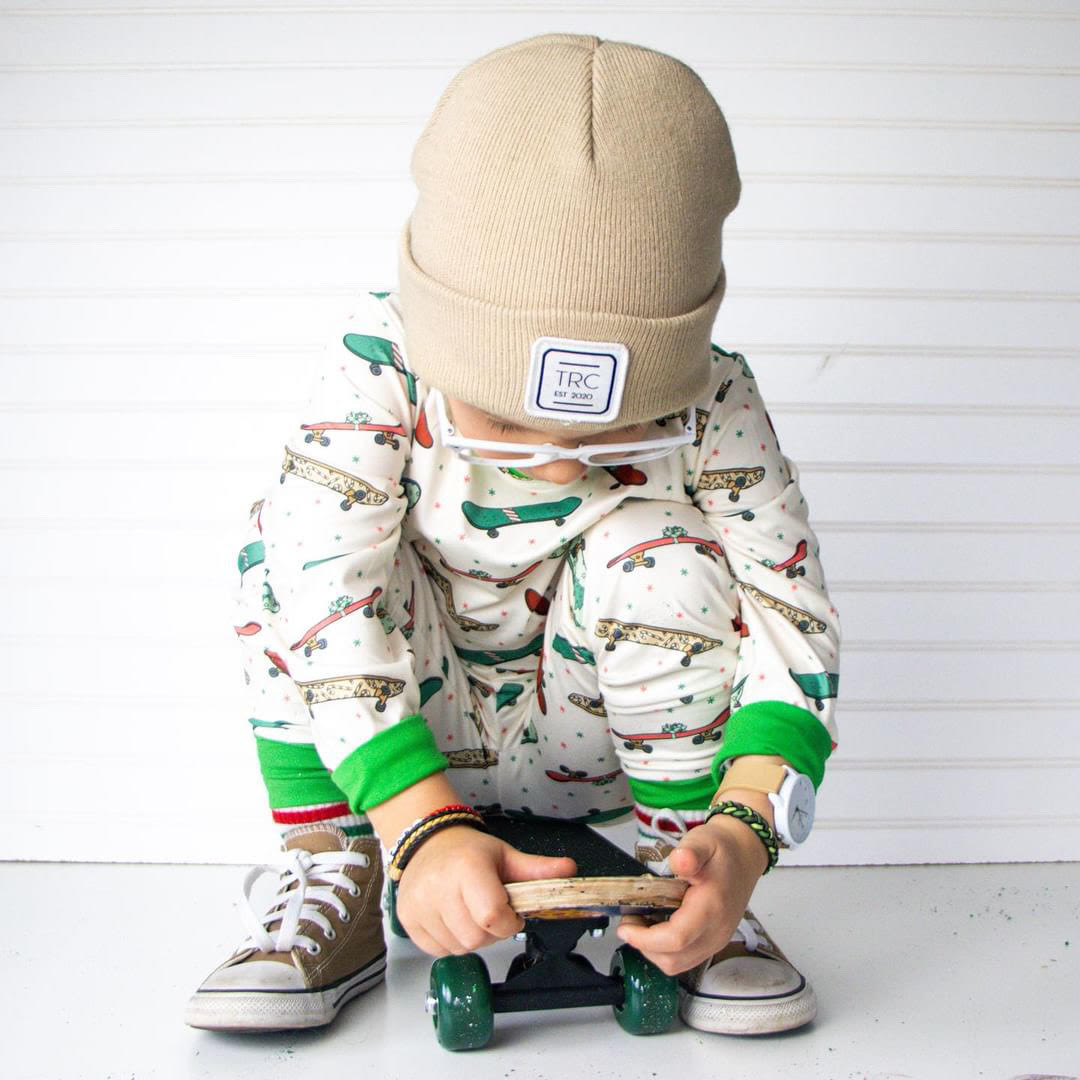 Kids 2 Pc Christmas Pajamas - Green Skateboard