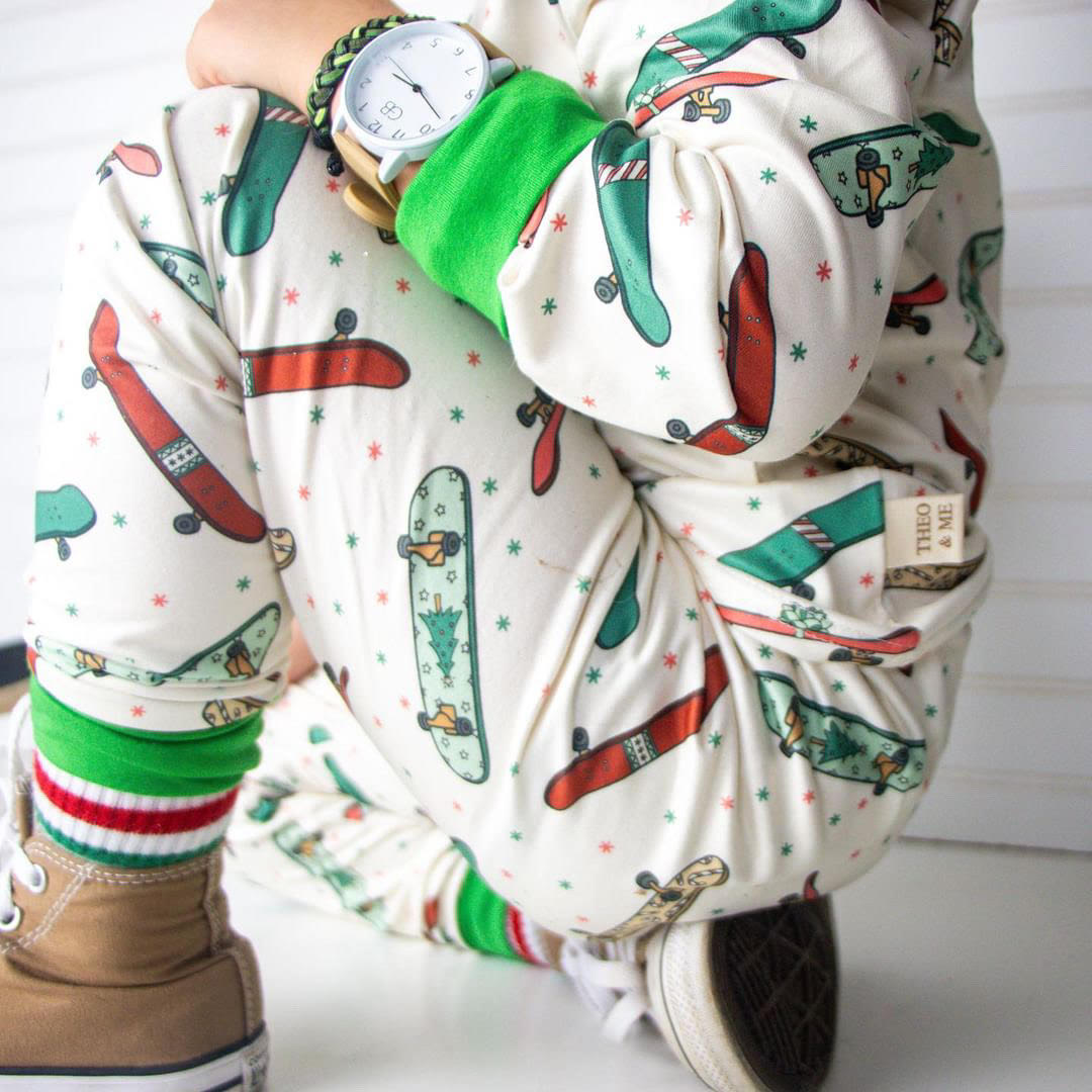 Kids 2 Pc Christmas Pajamas - Green Skateboard