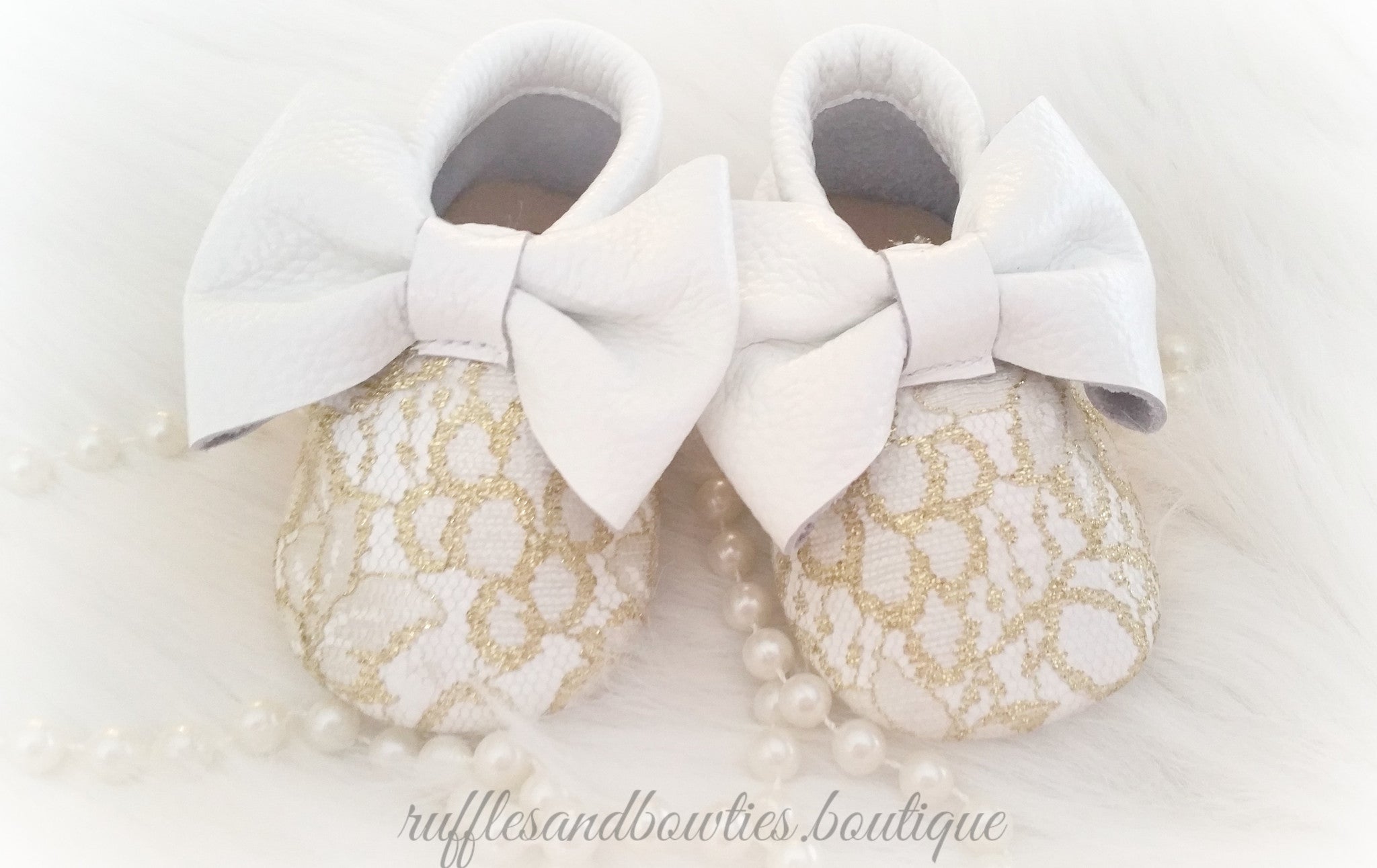 Baby Girl Lace leather Moccaisns - White with Gold Lace Big Bow Leather Baby Moccasins - Baby Girl Moccasins - Bow Moccasins - Gold Bow Moccasins - Soft Shoes - Lace Moccasins