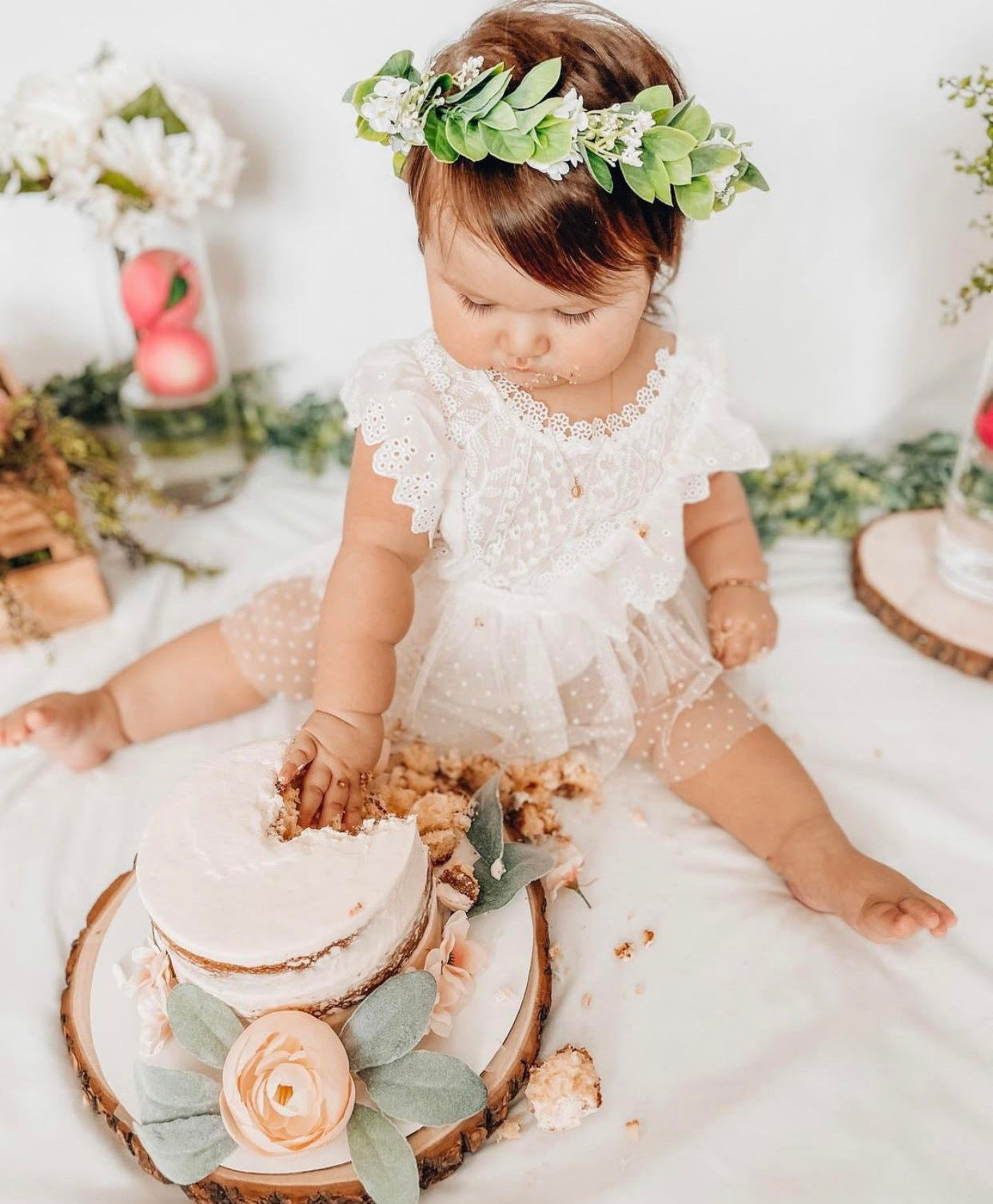 Everything you dream of for her perfect first birthday is what this gentle lace romper is composed of