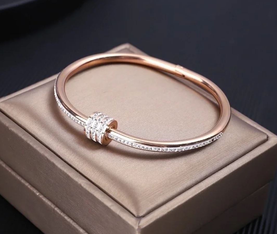 Minimalist Geometric Titanium Steel Plating Inlay Zircon 18k Gold Plated Bangle