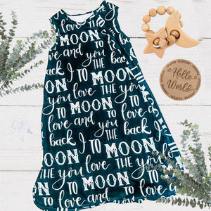 Baby sleeveless Sleep bag the color of black with the saying to the moon and back