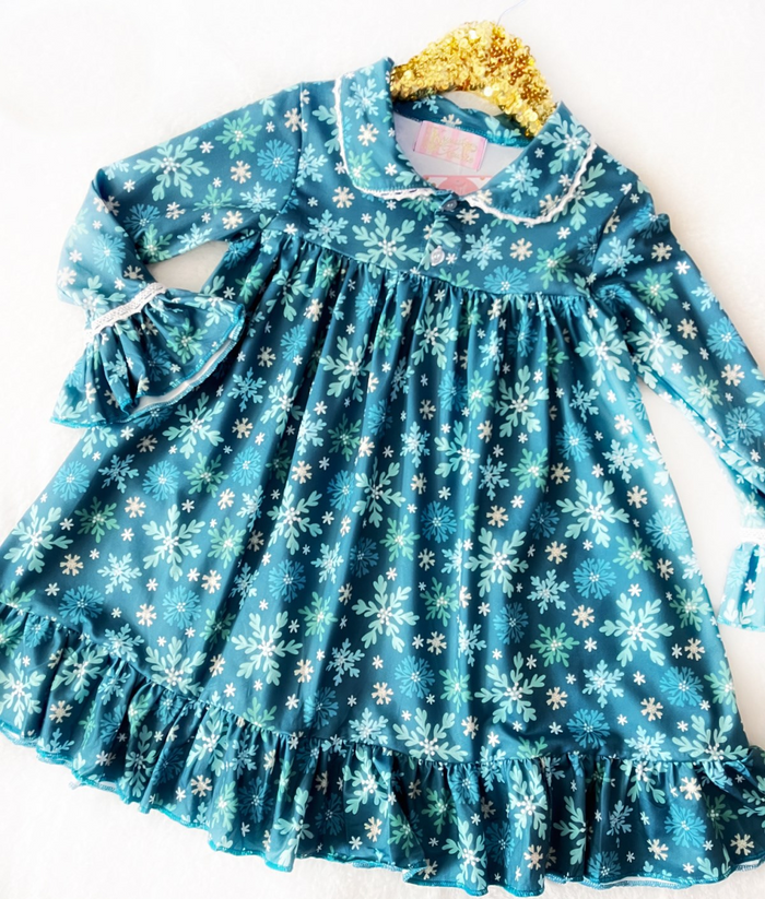 Girls Vintage Christmas Long Sleeved Night Gown - Green Winter Snowflake